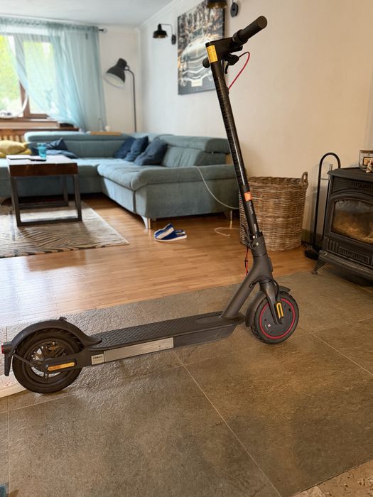 Trotineta electrica Xiaomi Mi Electric Scooter Pro 2, putere motor 300 W, autonomie max. 45 Km, viteza maxima 25 Km/h, Negru