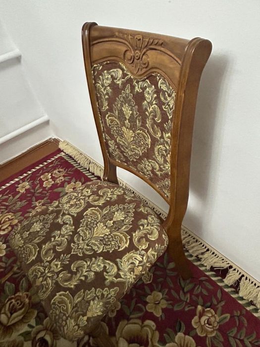 Гостевой стол с стулями