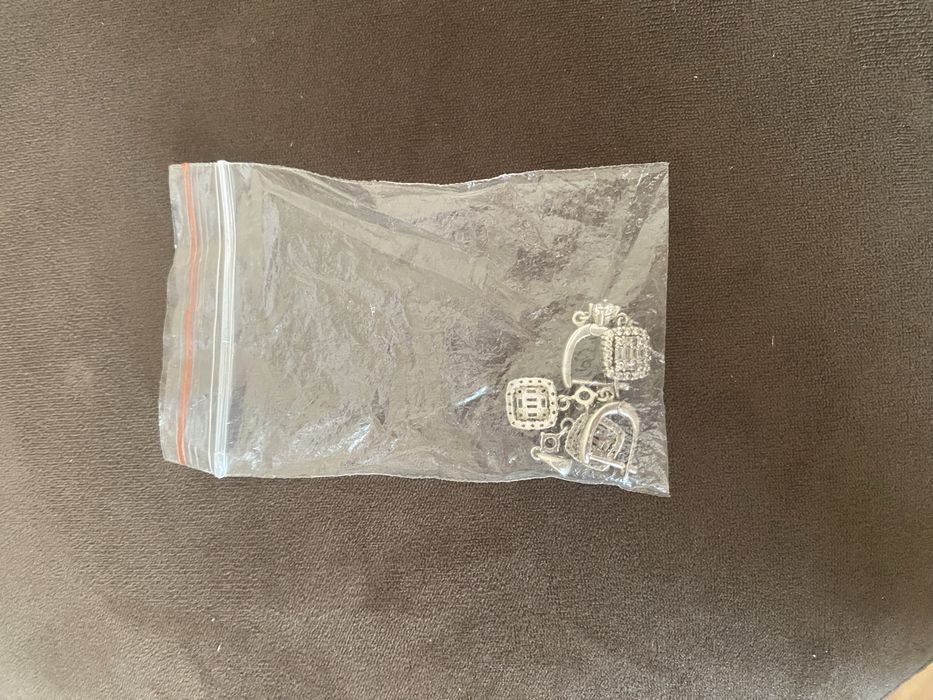 Продам  2 серьги и кулон(комплект)
