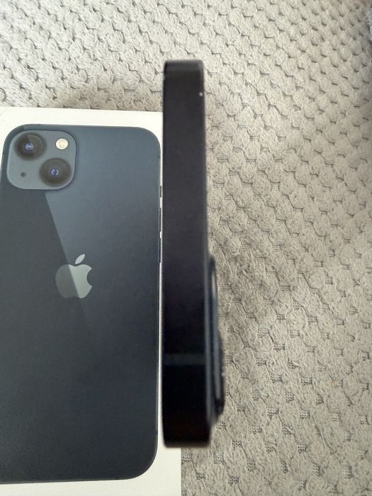 Apple Iphone 13 Midnight Blue купуван от Америка 128gb много добро състояние