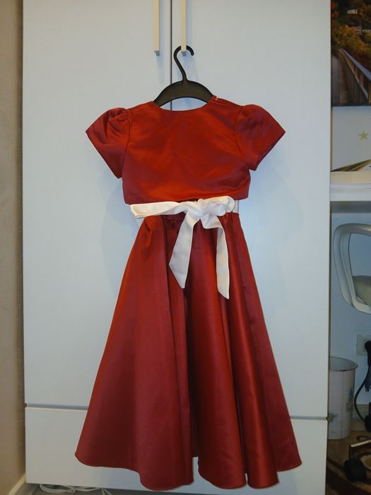 Rochiță roșie pentru fete,evenimente