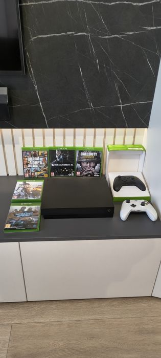 Xbox One X / 1TB