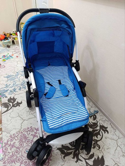 Прогулочная коляска | Чистая, легкая, маневренная