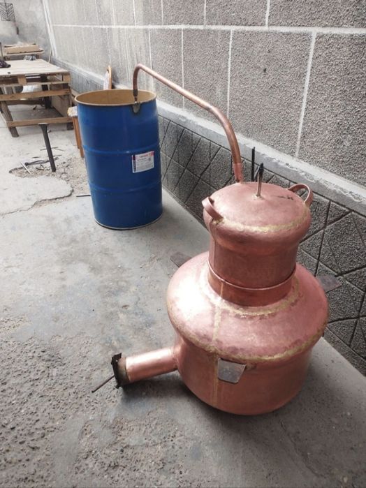 Vând cazane de tuica am unul de distilat la 200litri