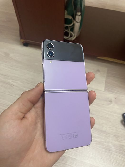 Galaxy Z Flip4 продам