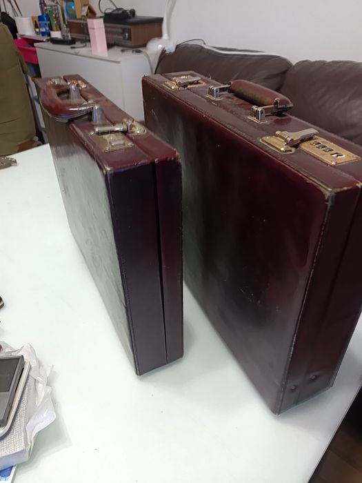 2 genti piele vechi tip diplomat