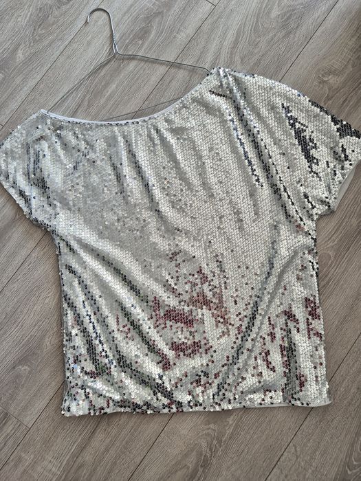 Bluză paiete cu un umăr căzut