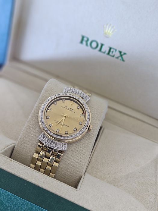 Женские золотые ролексы с бриллиантами
Очень нежная и классическая мод
