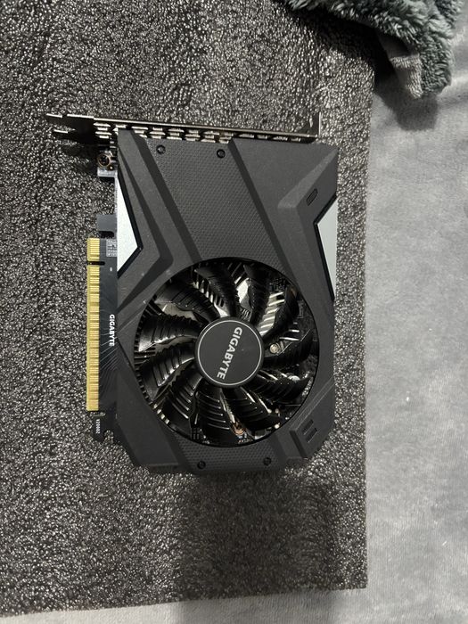 placa video nividia 1650 4 gb