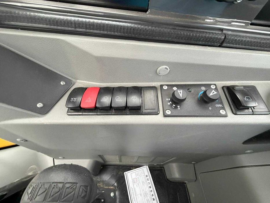 Фронтальный погрузчик XCMG LW300FN