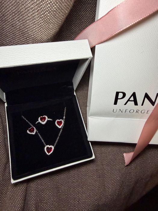 Pandora. Часы и браслет в подарок