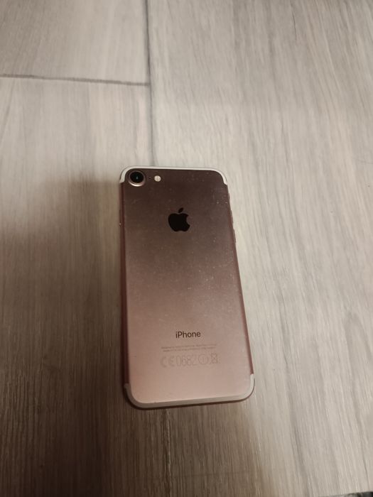 Продам iPhone 7 в хорошем состоянии