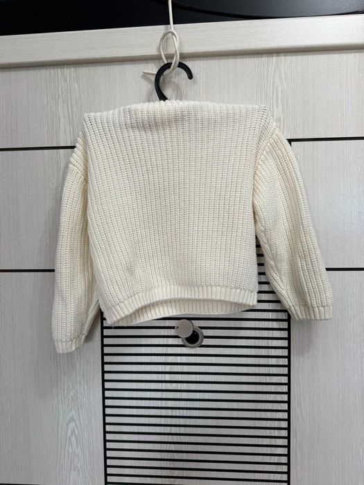 Бял пуловер на сърчица Zara