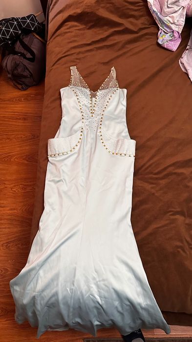 Продам супер красивое платье со шлейфом из Стамбула.