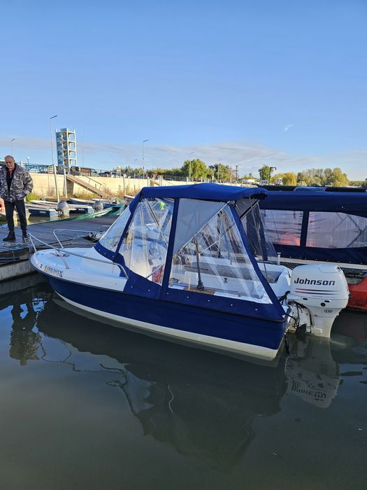 Vand ansamblu complet barca semicabinata, motor  4 t, peridoc, sonar