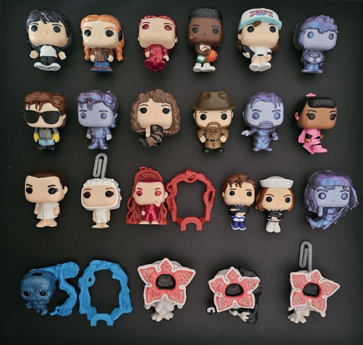 Продам фигурки из серии киндер "ОСД" (очень странные дела).