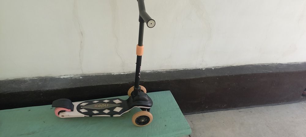 Продается детский самокат.