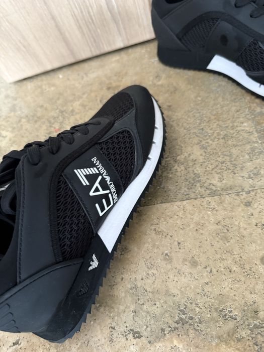 Нови маратонки ea7 38