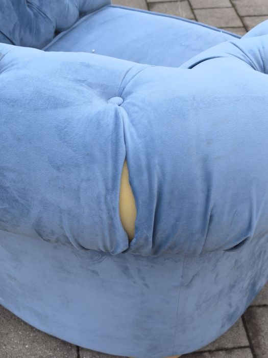 Продавам диван, столове и шкафове