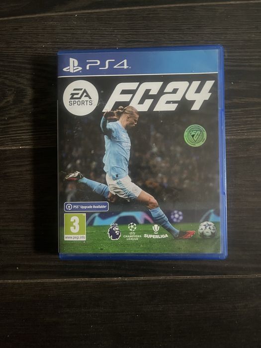 Playstation 4 + 2 jocuri + controller original