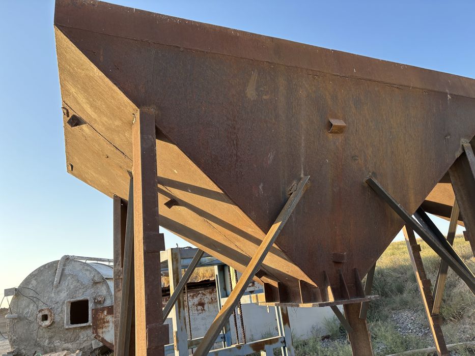 Бункер 2шт для сыпущих материалов