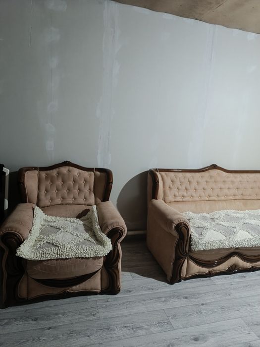 Продам мягкии уголок