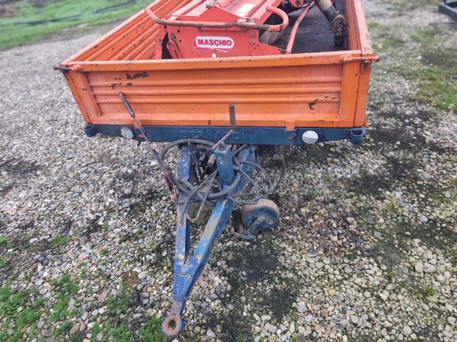 Vand remorca basculila si freza Maschio