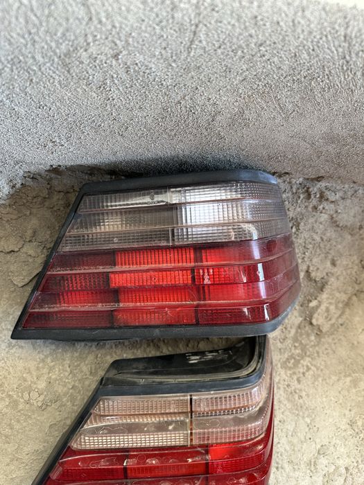 Мерсндэс 124 малинавый