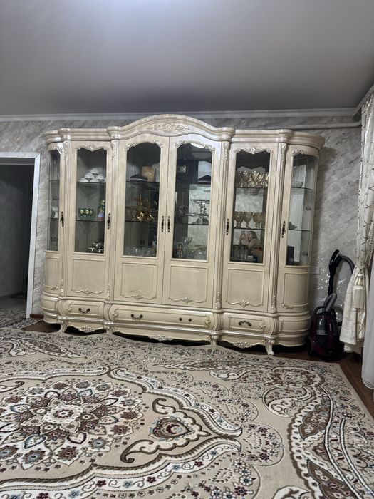 Сервант гостиной мебел