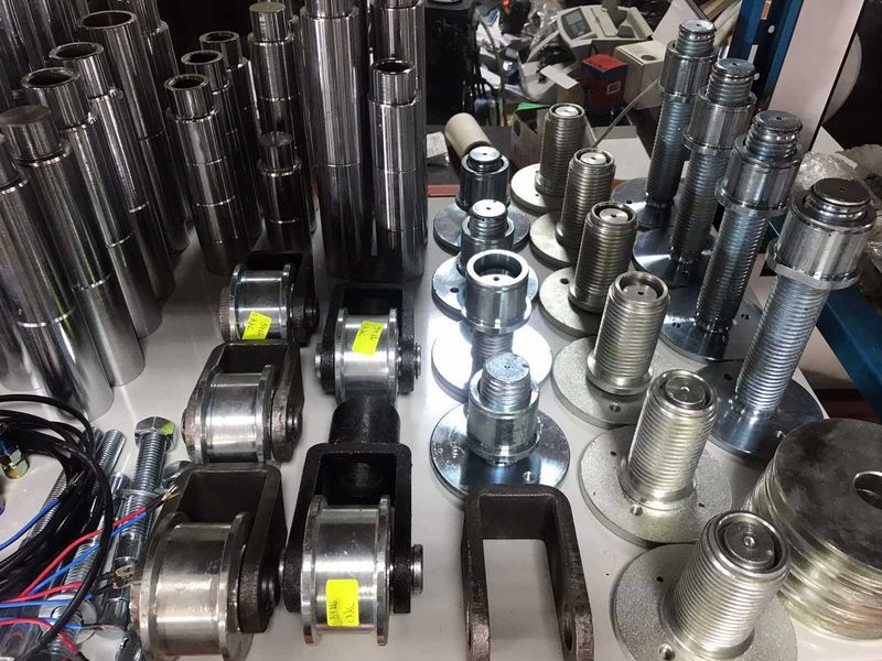 Резервни части за подемници, баланс машини и гумодемонтажни машини