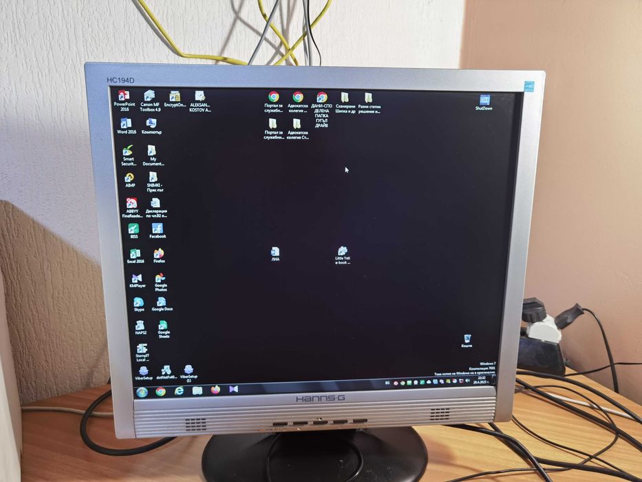 Компютър, монитор, клавиатура и мишка– комплект, готов за работа