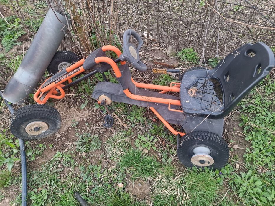 kart cu pedale pentru copii
