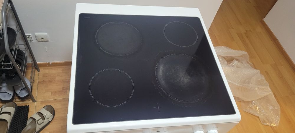 Продам электро плиту  BOSCH