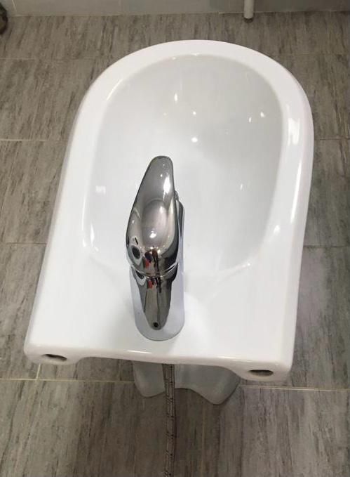Фарфоровый биде в отличном состоянии