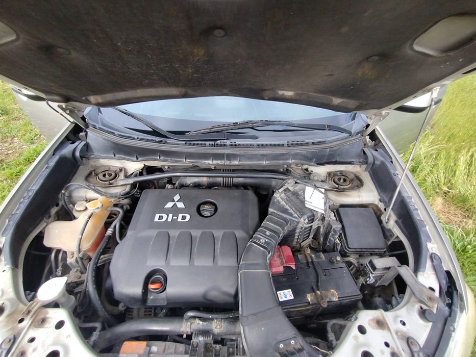 Vând Mitsubishi outlander