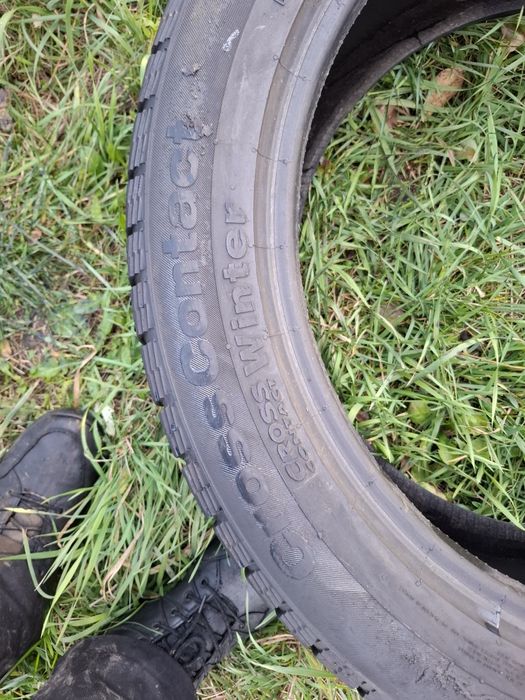 Vand 2 anvelope 275 45 21 continental de iarna bune