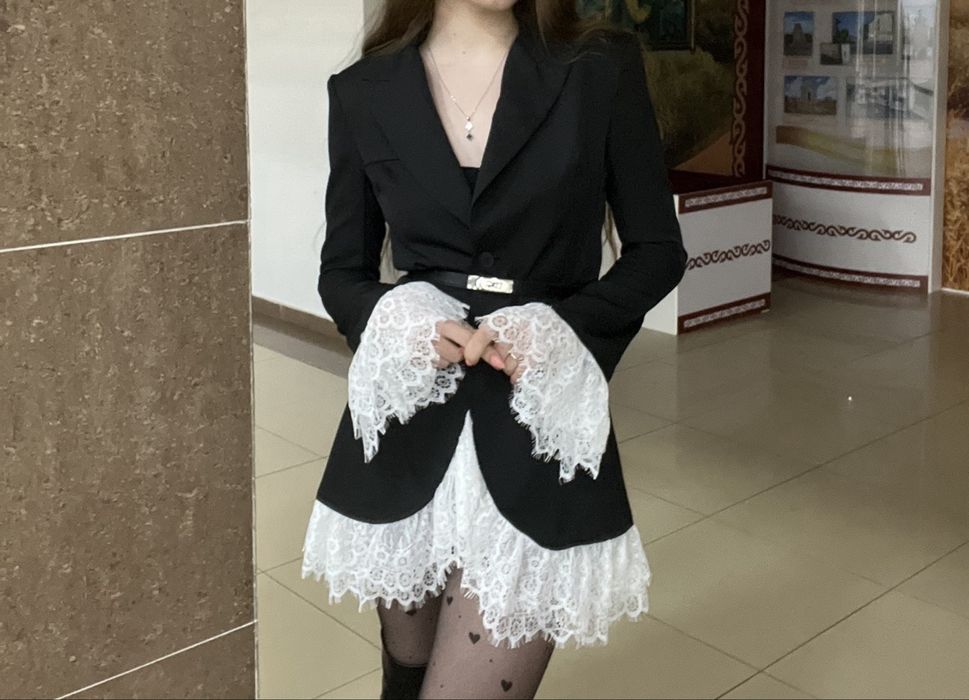 Продам платье пиджак с кружевом