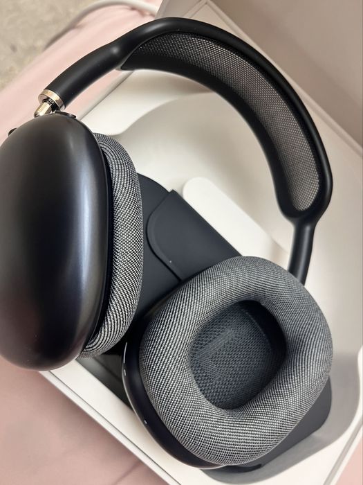 AirPods Max with Smart Case