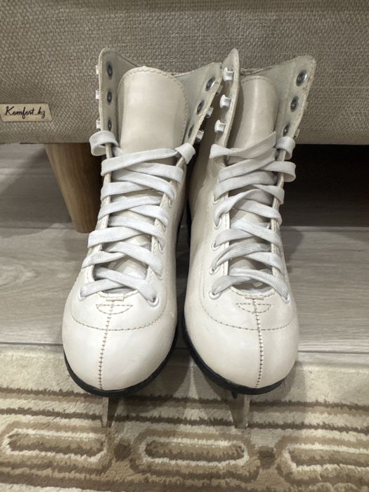 Коньки белые фигурные