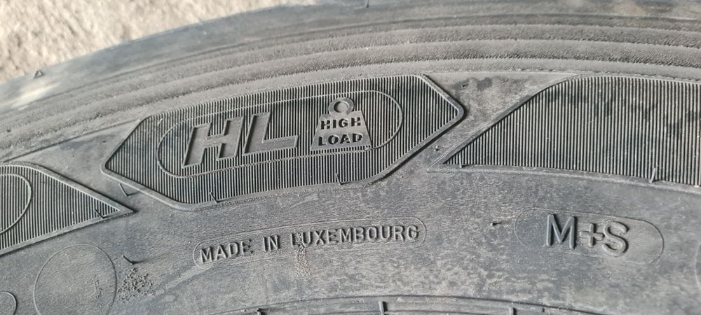 Грузовые шины б/у,  рулевые 2 шт.