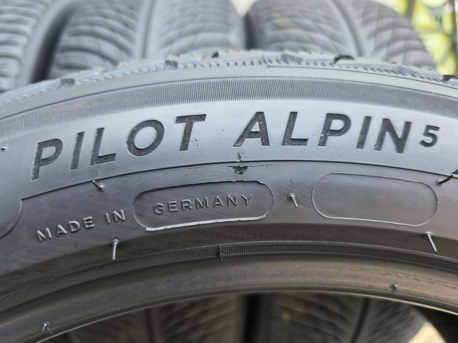 Vand patru anvelope de iarna michelin 245 45 19dot 2722