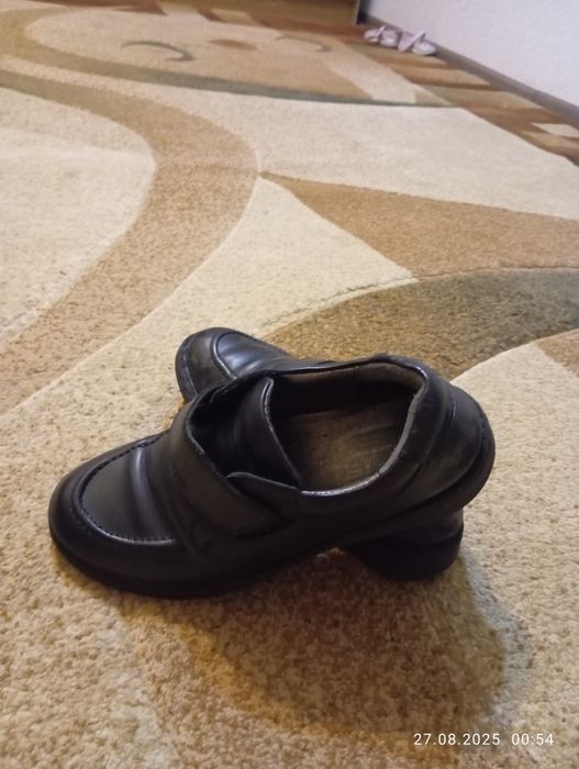 Продам детский красовки и туфли