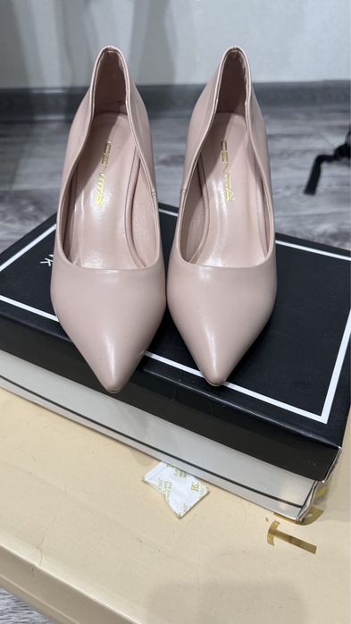 Продаю обувь новый