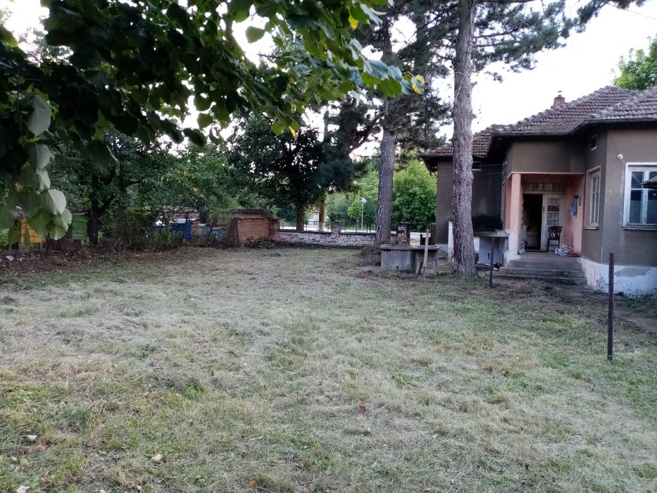 Продавам къща в с .Смирненски обл. Монтана