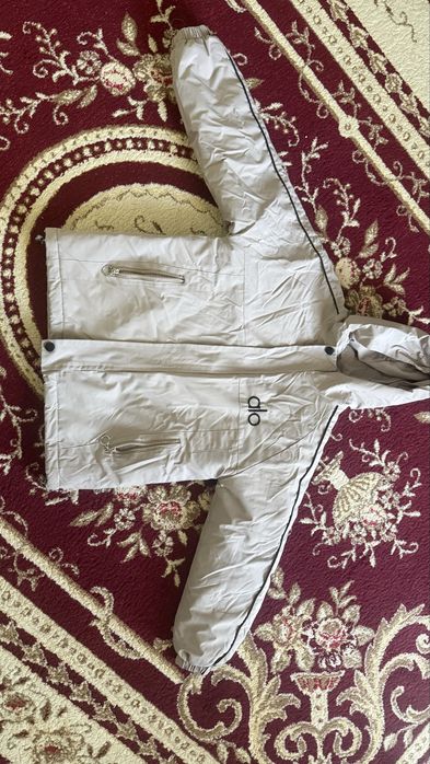 Продам куртку для девочки