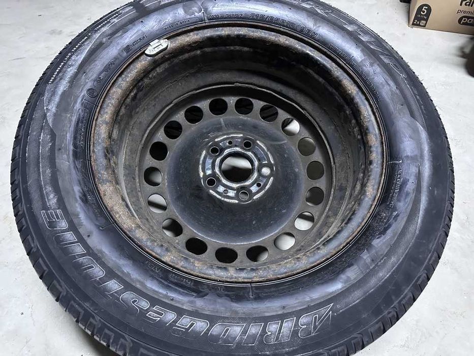 Vand 2 cauciucuri Bridgestone Dueler H/P Sport 215/65 R16 + jante tablă VW