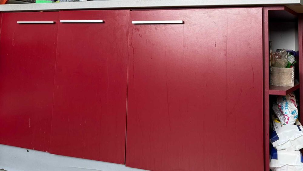 Продавам запазена вградена кухня с работеща фурна