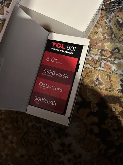 Telefon TCL 501.