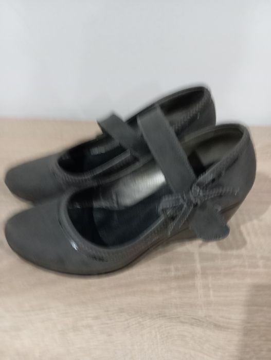 Дамски сандали и обувки