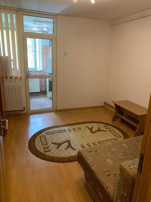 Închiriez garsonieră